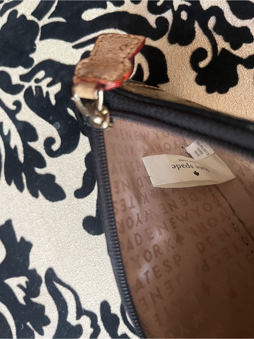 GUC! Kate Spade Leather Champagne Bottle Coin/Trinket Purse - Picture 7 of 7
